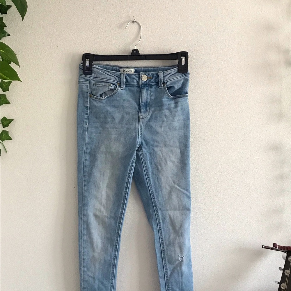 Distressed skinny jeans